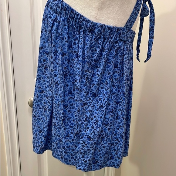 Old Navy Blue and White Relaxed Fit Camisole Tank Top Floral soft rayon NWOT - Picture 8 of 12